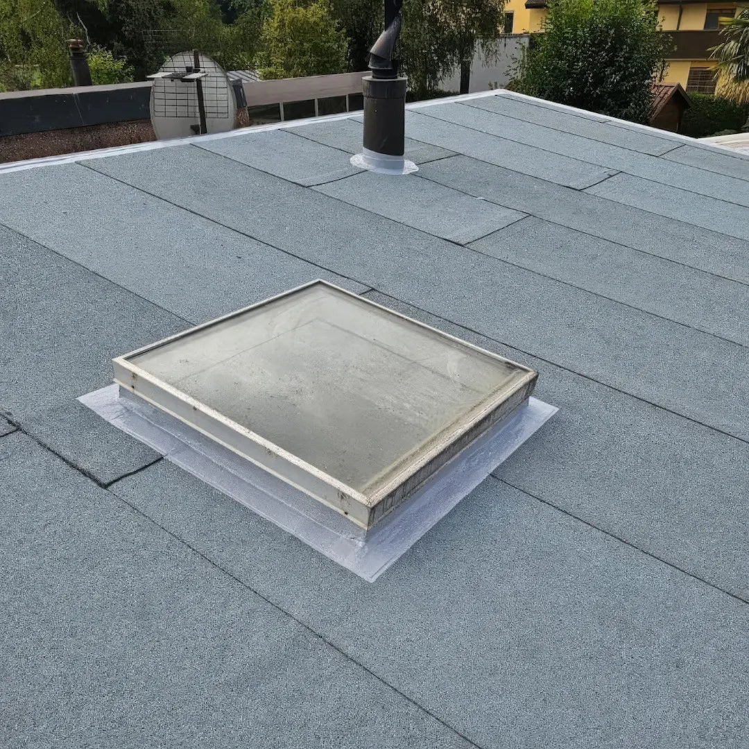 Etancheite bitumineuse sur un toit en suisse